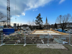Das neue Gebäude für die Betreuung der Obfelder Schulkinder ist im Bau