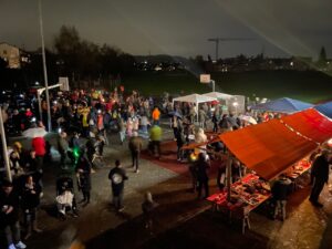 Räbelichtli-Umzug in Obfelden mit Wetterglück