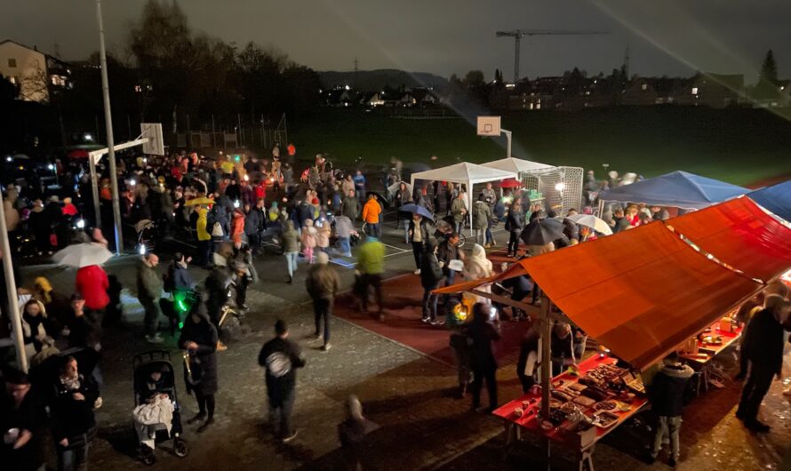 Räbelichtli-Umzug in Obfelden mit Wetterglück