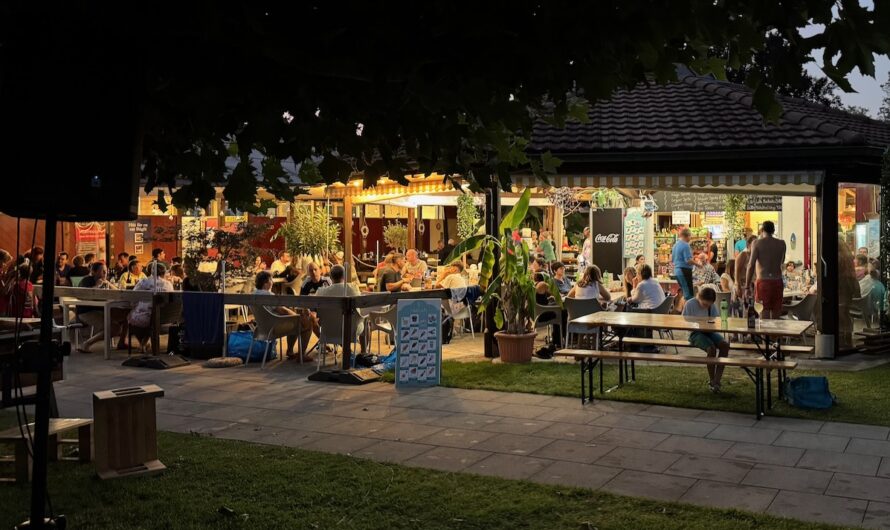 Gewitterwarnung, Burger und DJ – das dritte Nachtschwimmen in Obfelden